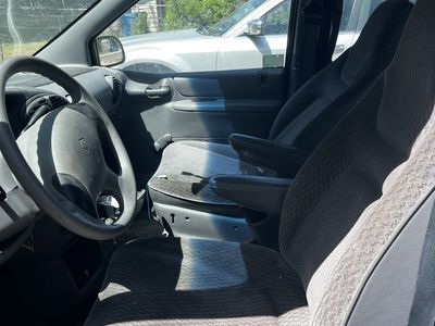 1999 Dodge Grand Caravan Base