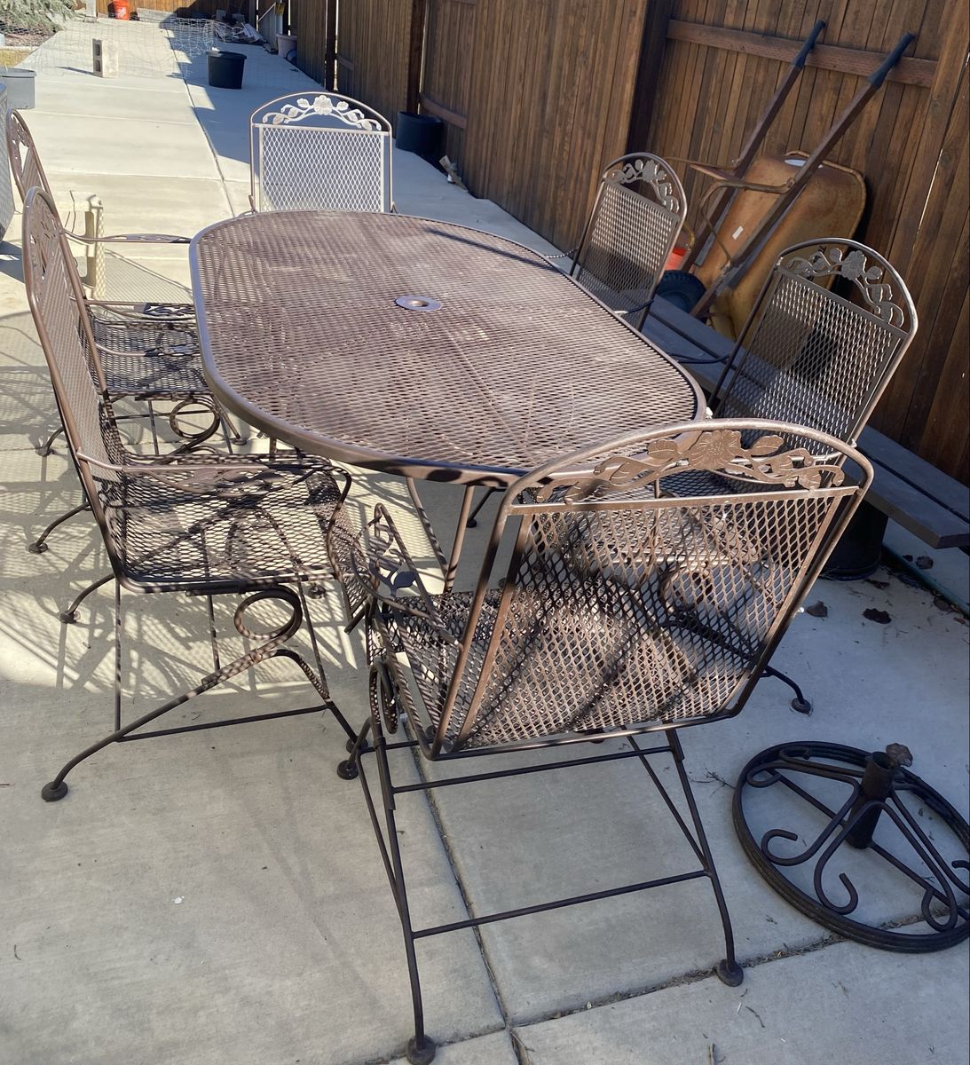 Outdoor Patio Dining Table, 6 Chairs & Umbrella