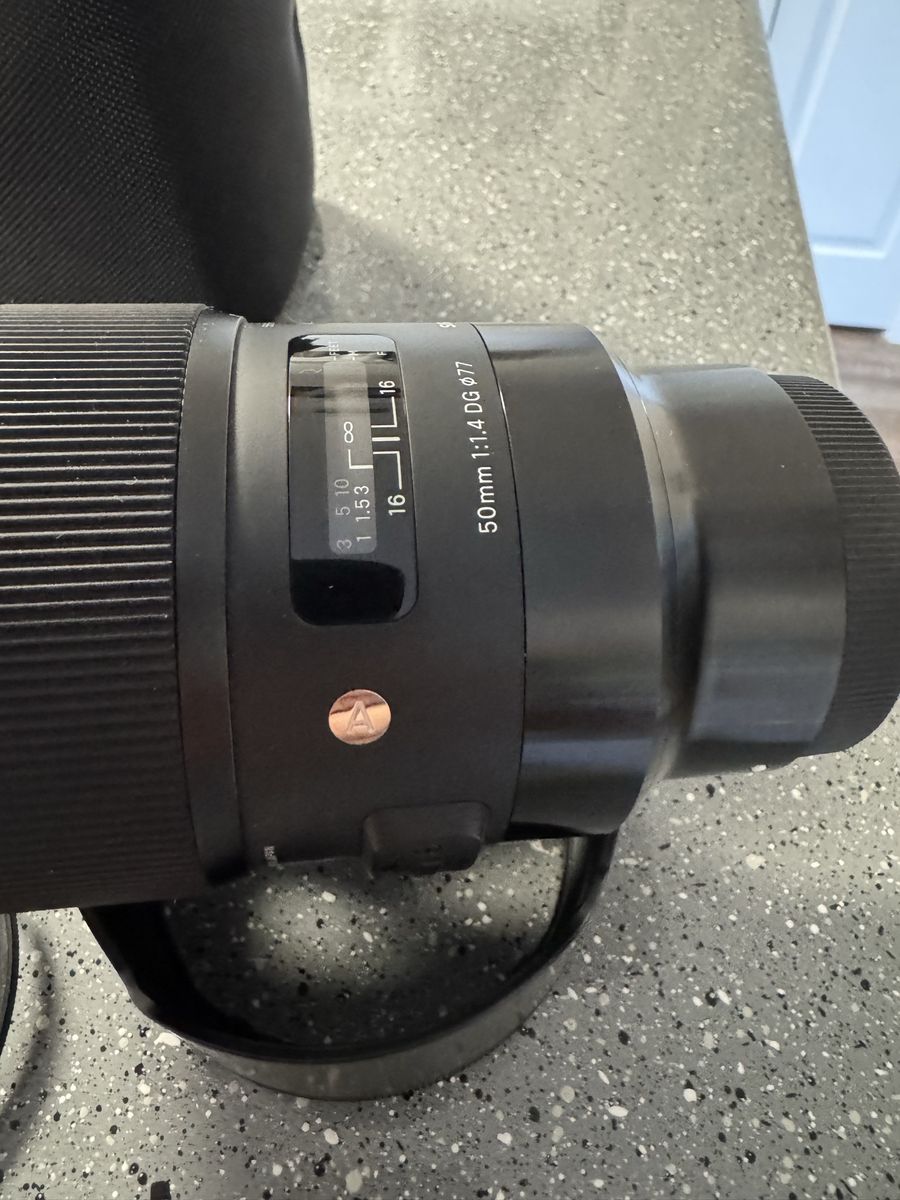 Sigma 50mm 1:1.4 DG Art Lens FE Sony Mount - Excellent Condition with UV Filter, hood and case.