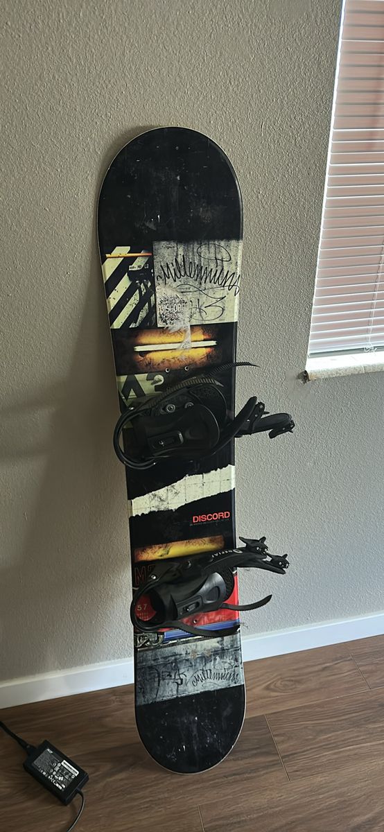 Snowboard and bindings