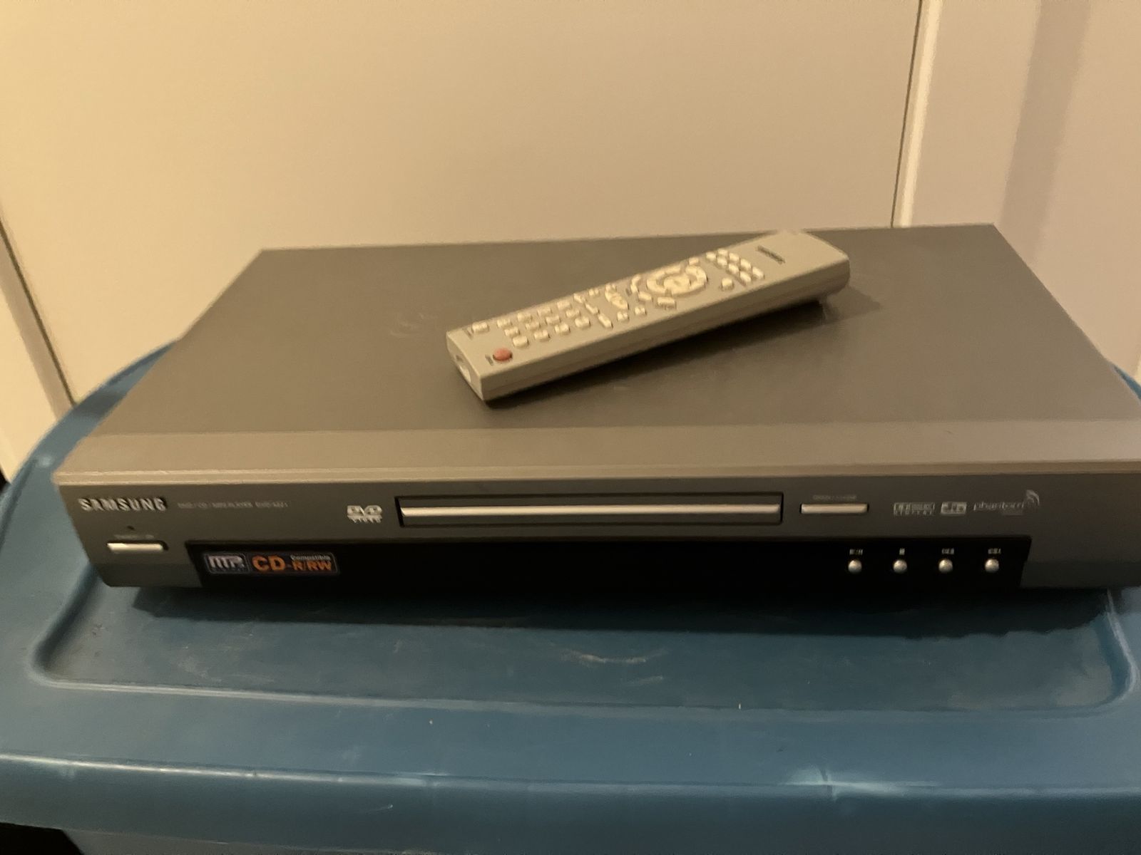 Samsung DVD-M301 DVD/CD/MP3 Player with Remote Control