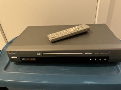 Samsung DVD-M301 DVD/CD/MP3 Player with Remote Control
