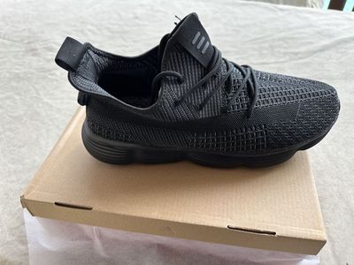 HUHV Flow 360 Athletic Shoes Women's Size 7