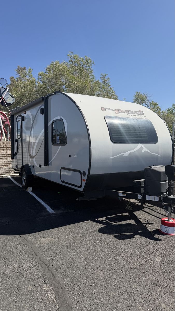 Like New 2020 Forest River R-Pod 196Trailer “ SUV TOWABLE” lots options