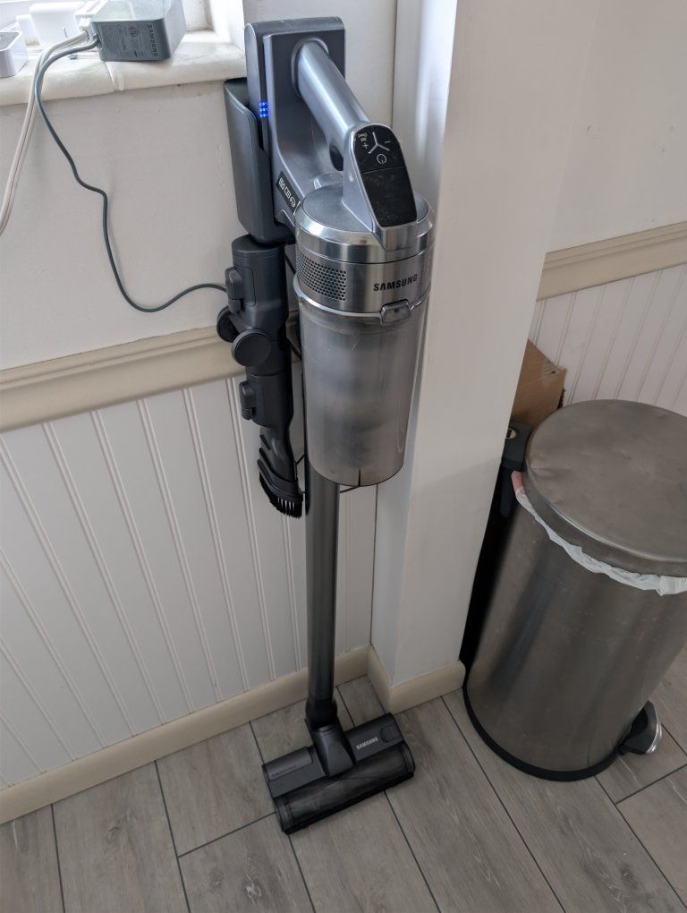 Samsung Jet 75+ Cordless Stick Vacuum with Charging Station and Accessories
