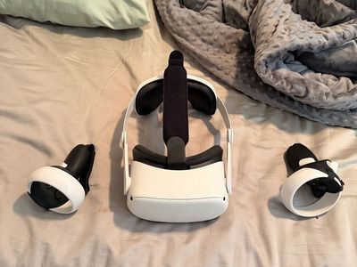 Oculus Quest 2 VR Headset & Controllers - Excellent Condition Virtual Reality Gaming System
