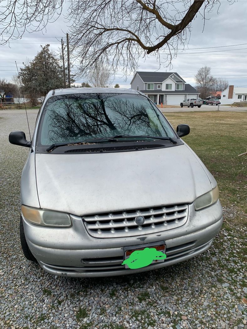 2000 CHRYSLER TOWN AND COUNTRY LXi