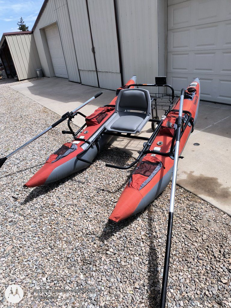 INFLATABLE FISHING PONTOON