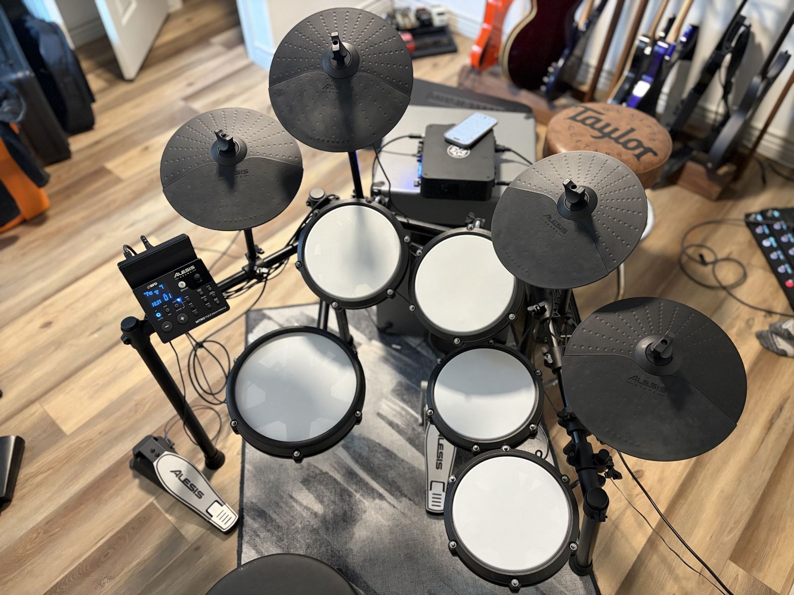 Alesis Nitro Max Drum Kit + Expansion Pack