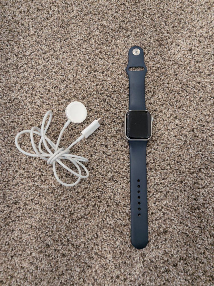 Apple Watch SE Gen 1 with Charging Cable