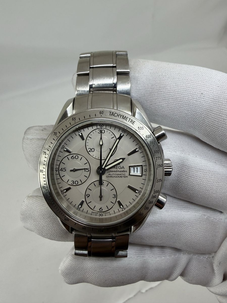 Omega Speedmaster Date 40mm Silver Dial – Ref. 3211.30