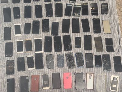 Large Bulk Lot ~55 Broken Android Phones + 12 Case