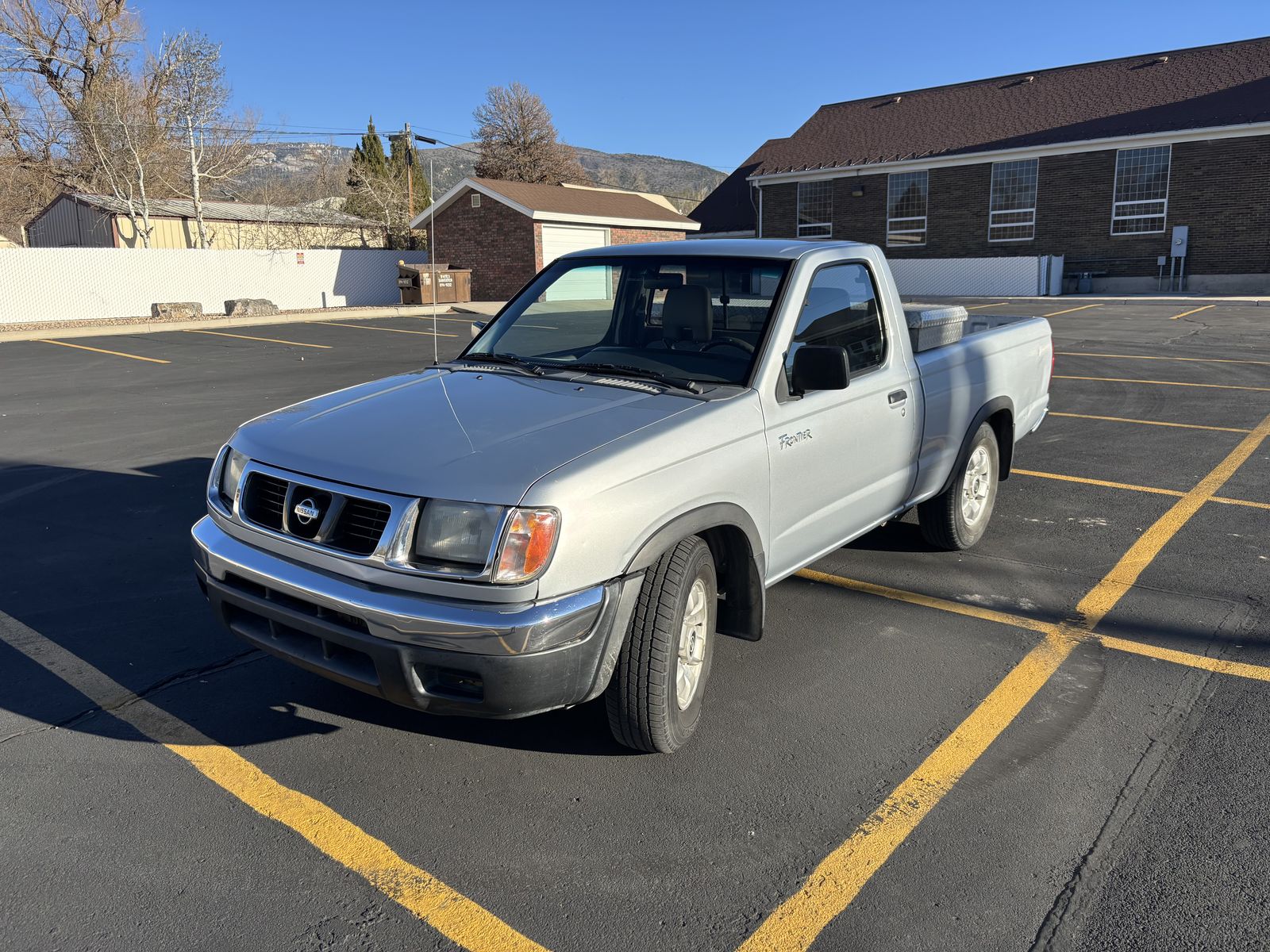 2000 NISSAN FRONTIER XE