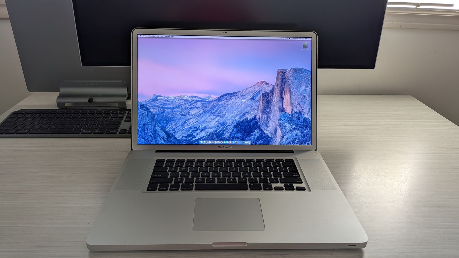 17" MacBook Pro (Late 2011 - 2.5ghz i7/16gb/256gb/superdrive)