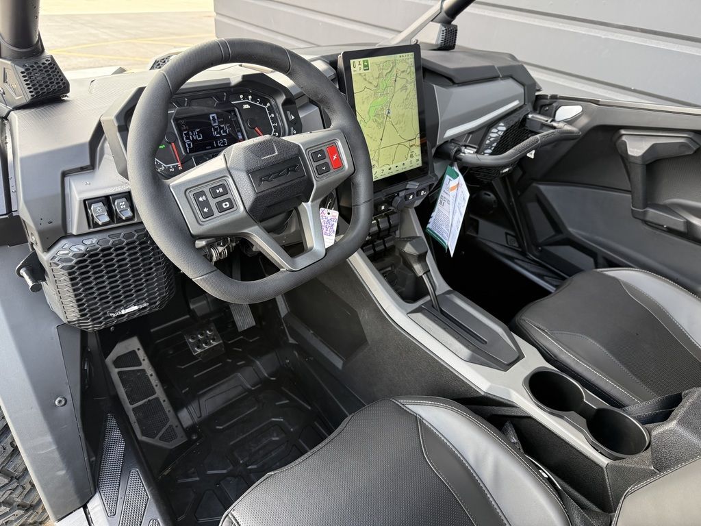 Main image 3