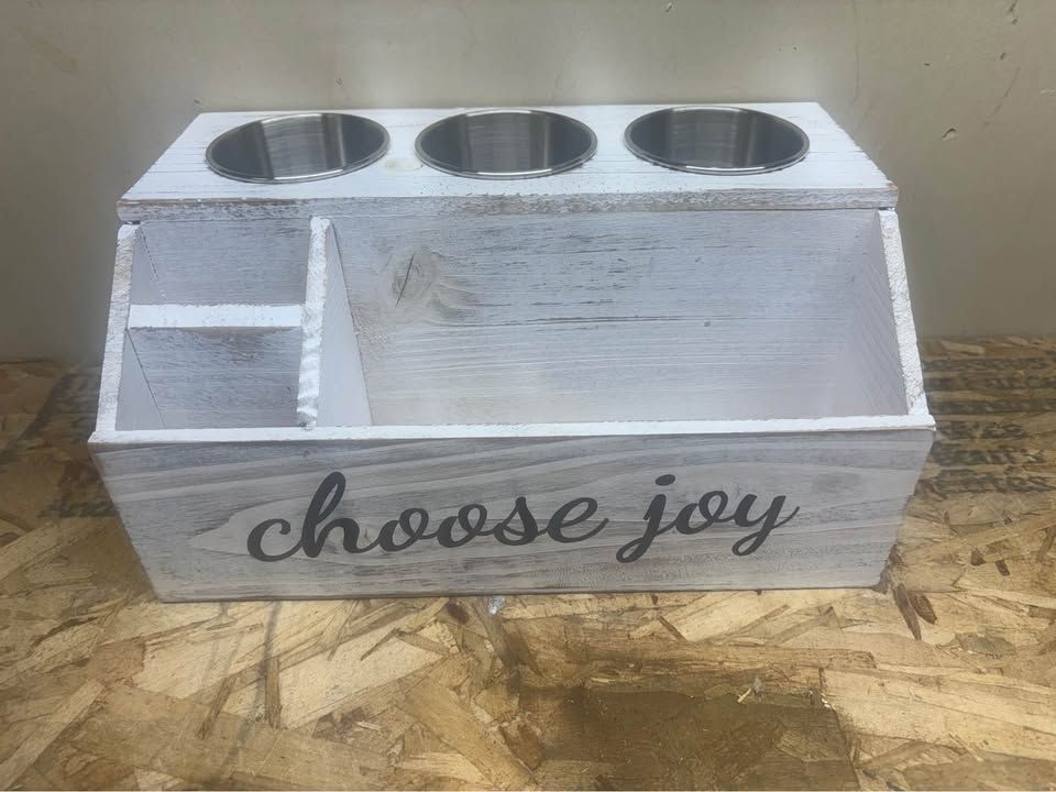 Six-Compartment Countertop Organizer – Excellent Condition – $5