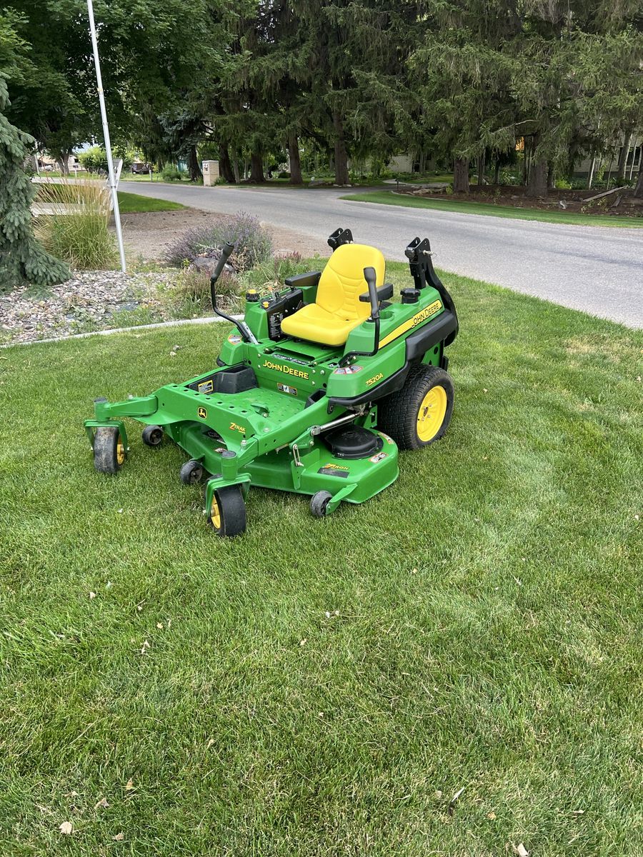 John Deere Z520A Commercial Quality Residential Zero Turn. Exceptional Condition. Low Hours.