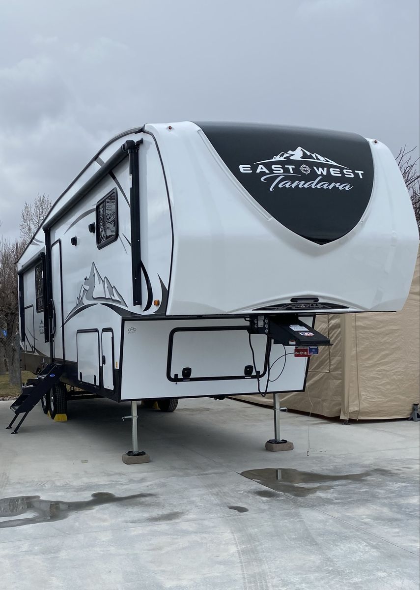 East West Tandara Tandara 5th Wheel  - 2021 Outdoor Kitchen, Awnings