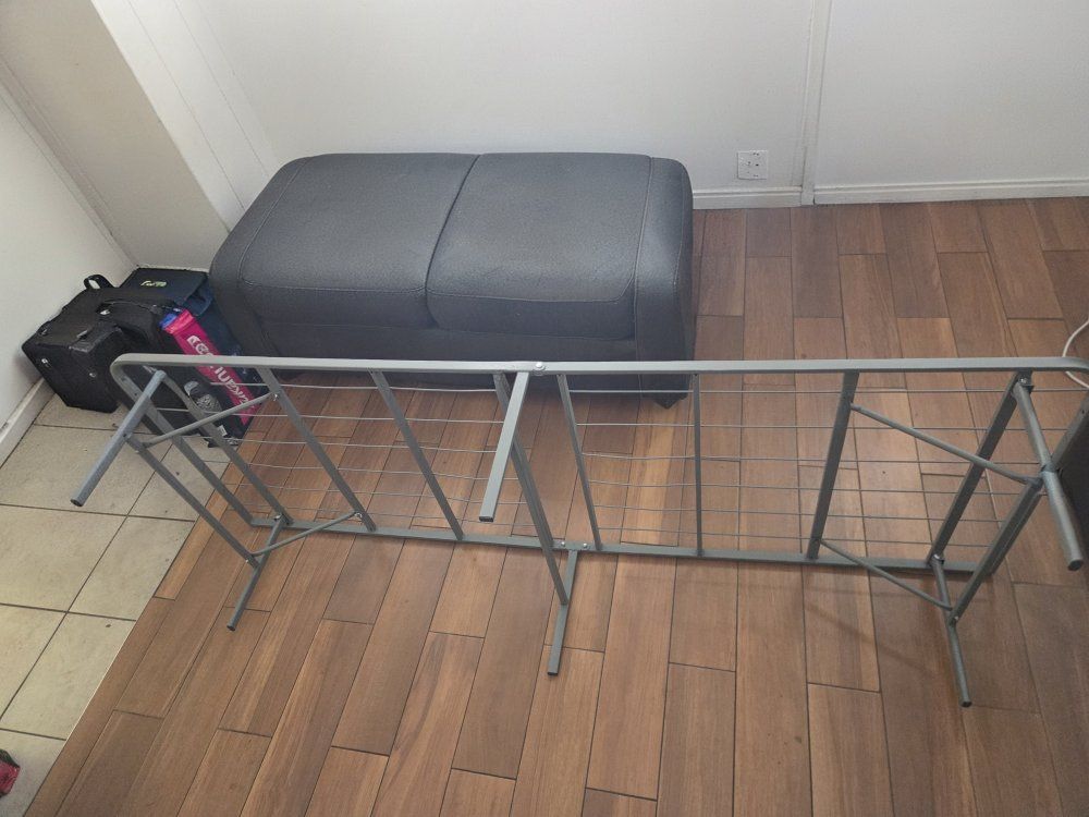 queen size bed frame (metal)