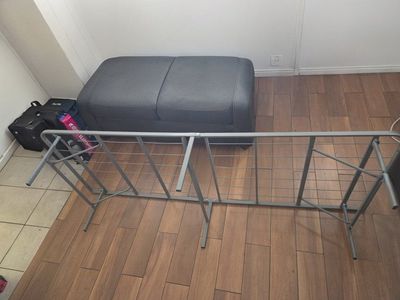 queen size bed frame (metal)