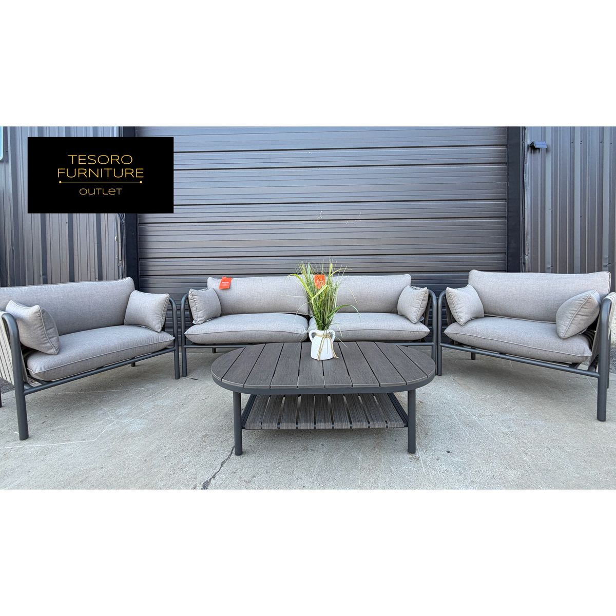 NEW SUNVILLA HAGEN PATIO SET