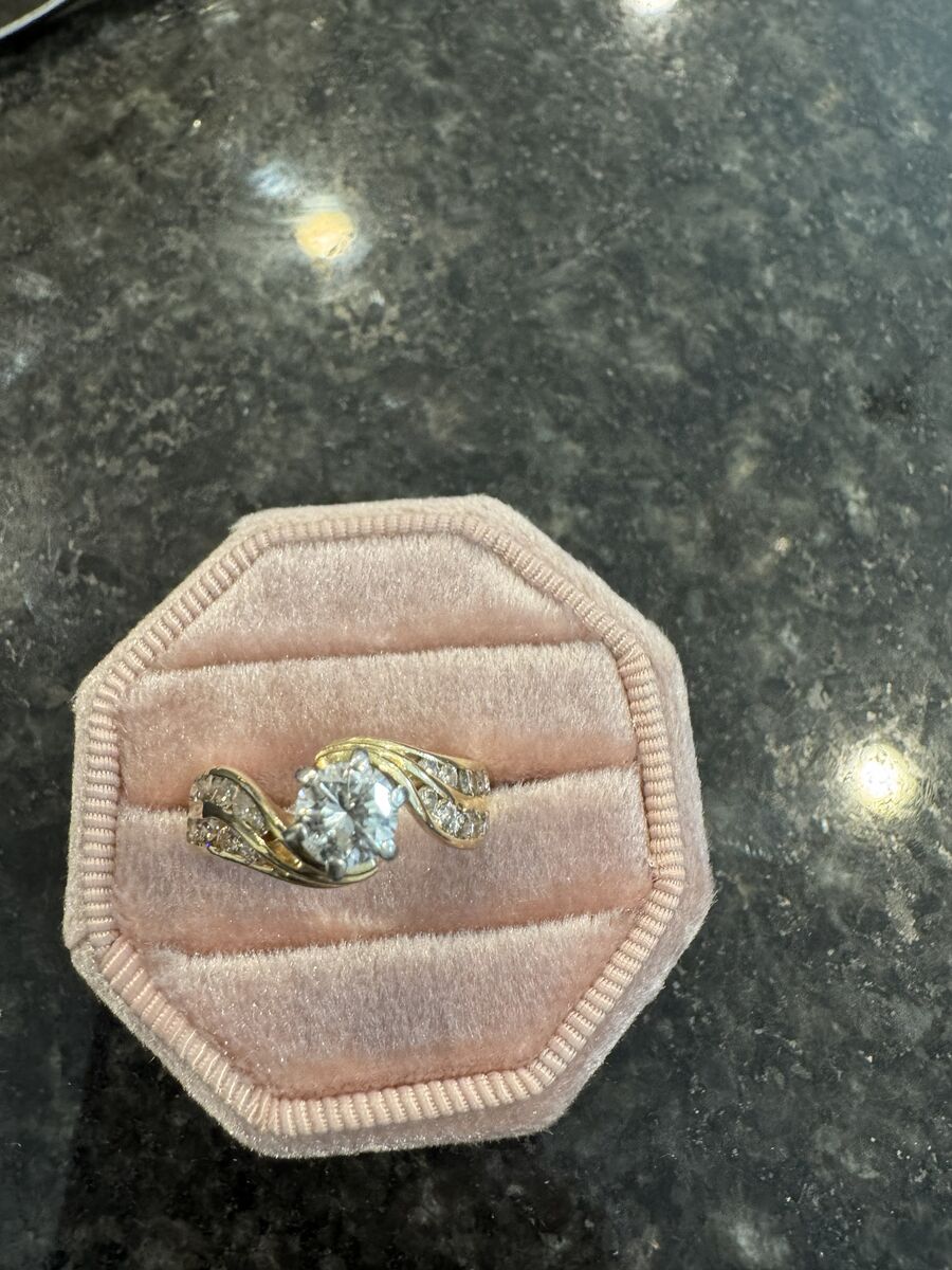 Ladys Vintage Diamond 14 kt Yellow Gold Wedding Ring Set