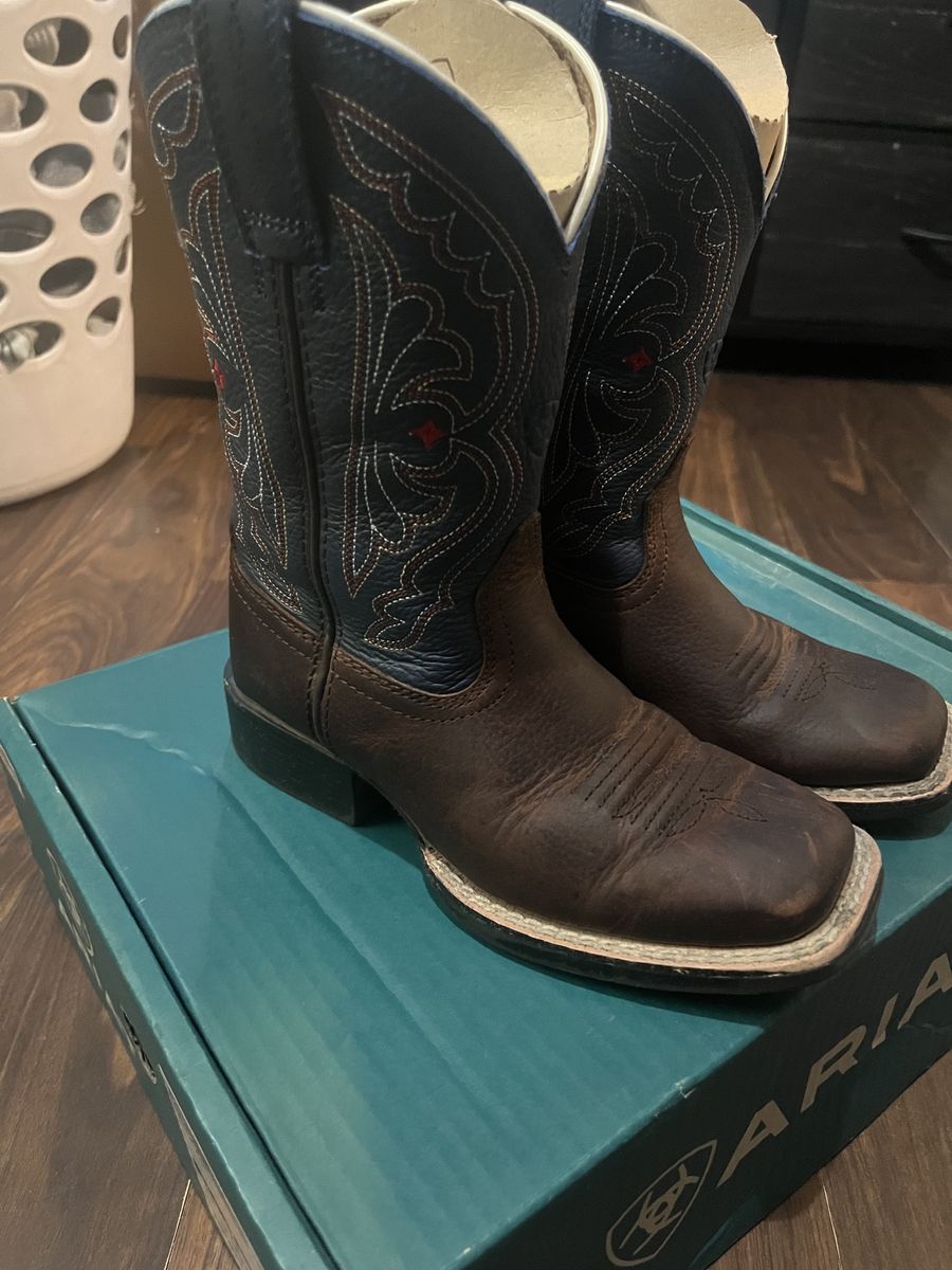 Ariat kid boots size 11