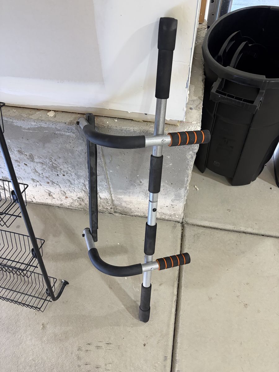 Pull Up Bar