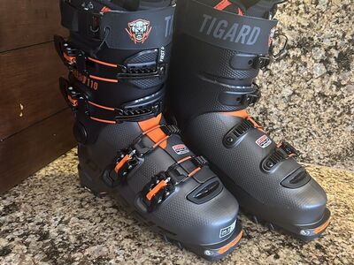 Dynafit Tigard 110 Alpine Touring Ski Boots. New