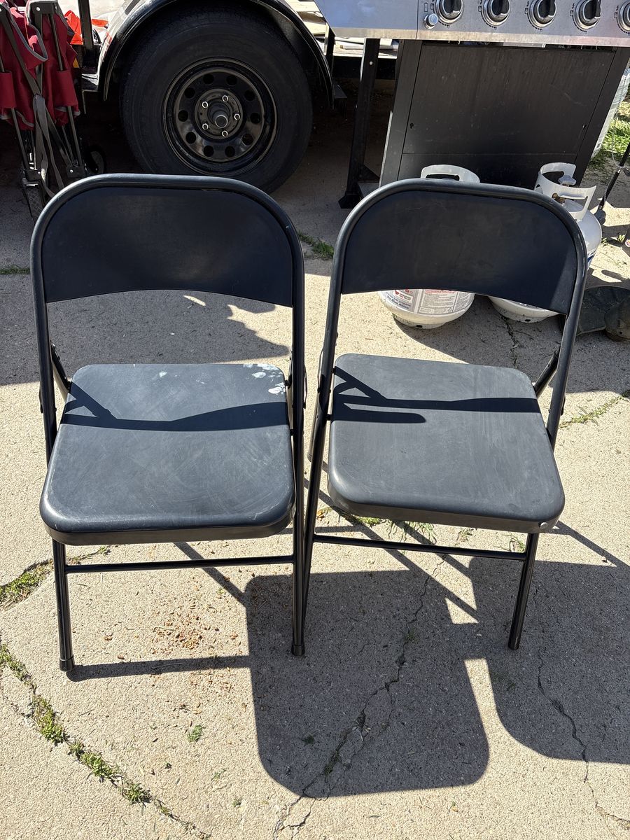 2x Folding Chairs
