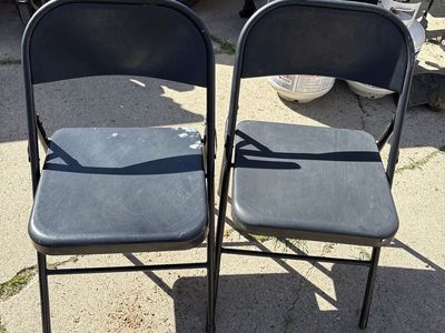 2x Folding Chairs
