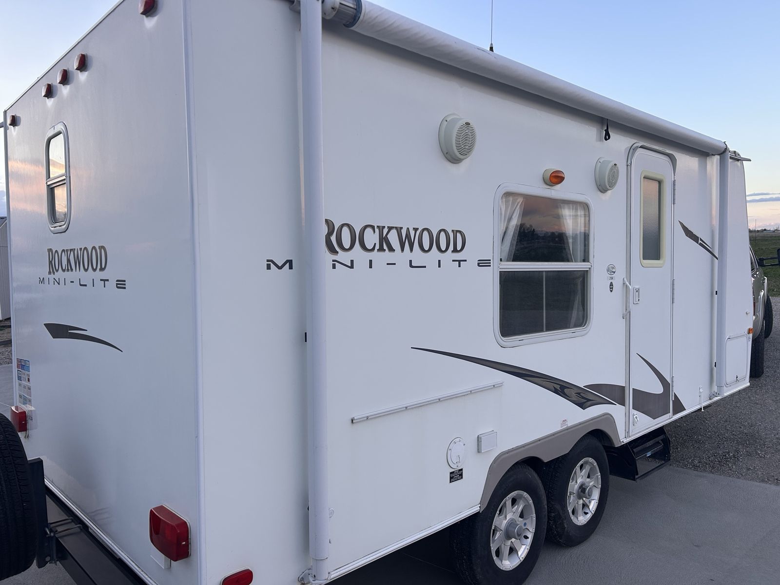 2009 Rockwood 21’ Mini Lite 2104 only 3400 lbs Ultra Lite