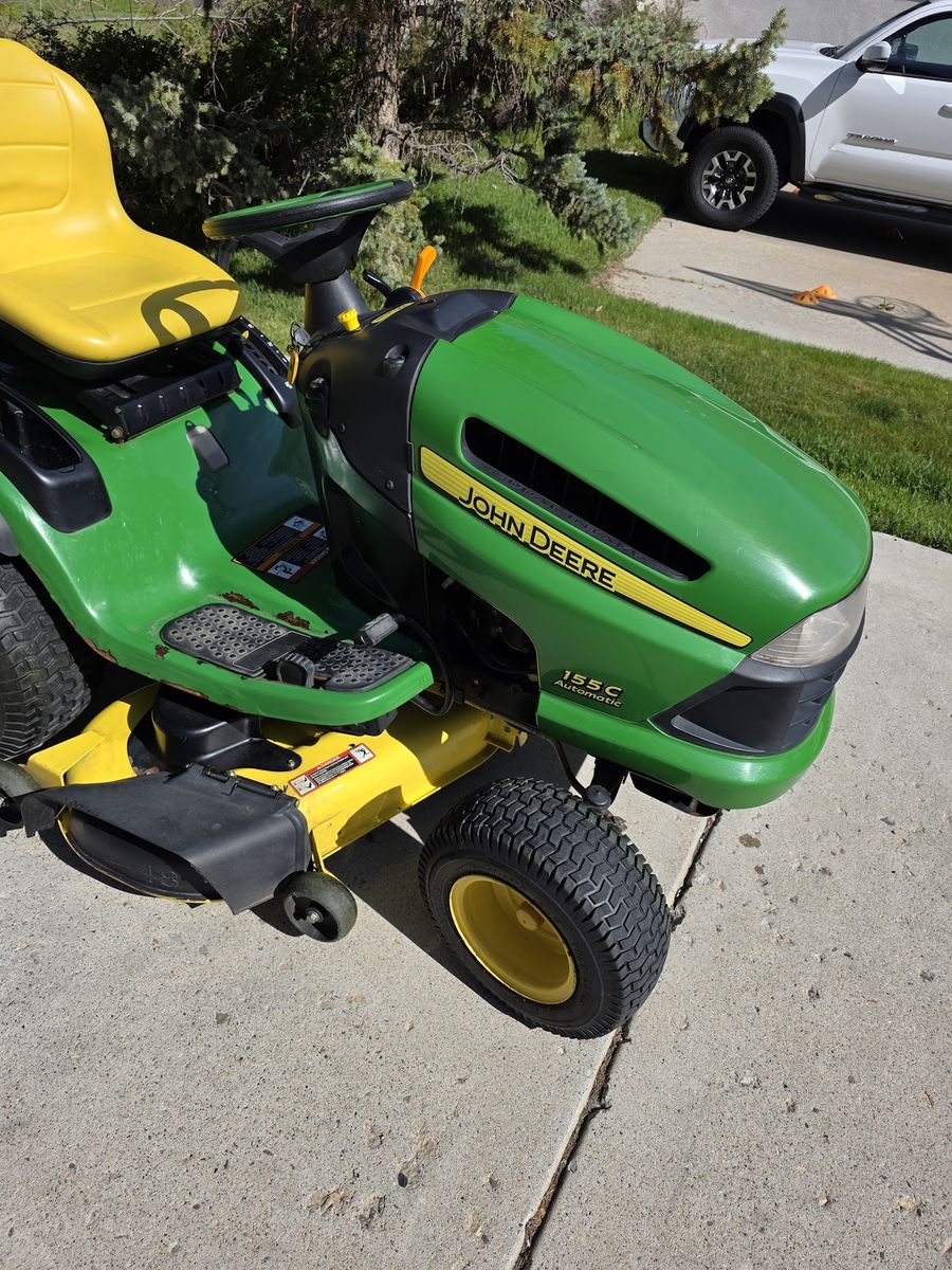John Deere Lawn Tractor 155c with 25hp Briggs & Stratton V-Twin engine 286 Hours
