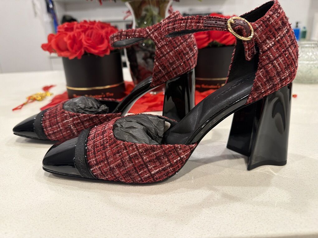 Karl Lagerfield Paris Pumps Was $120.00