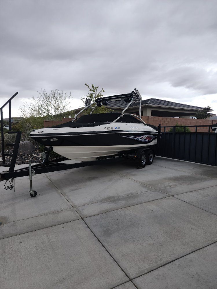 2008 Rinker Captiva 223 R Series, 23.5'