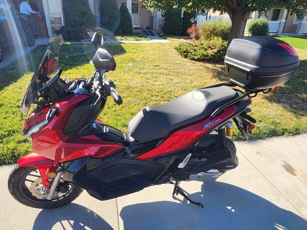 Honda ADV150 Scooter - Gingy