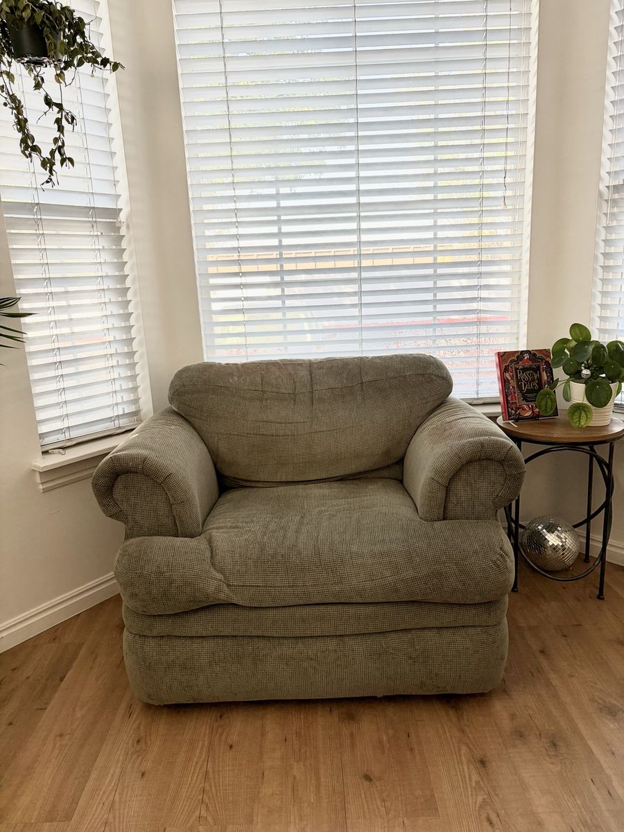 Free Comfy Chair