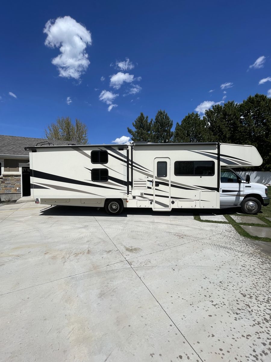 2020 31’ Coachman Freelander