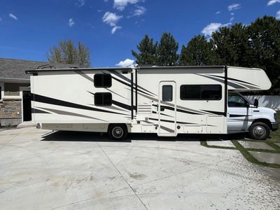 2020 31’ Coachman Freelander