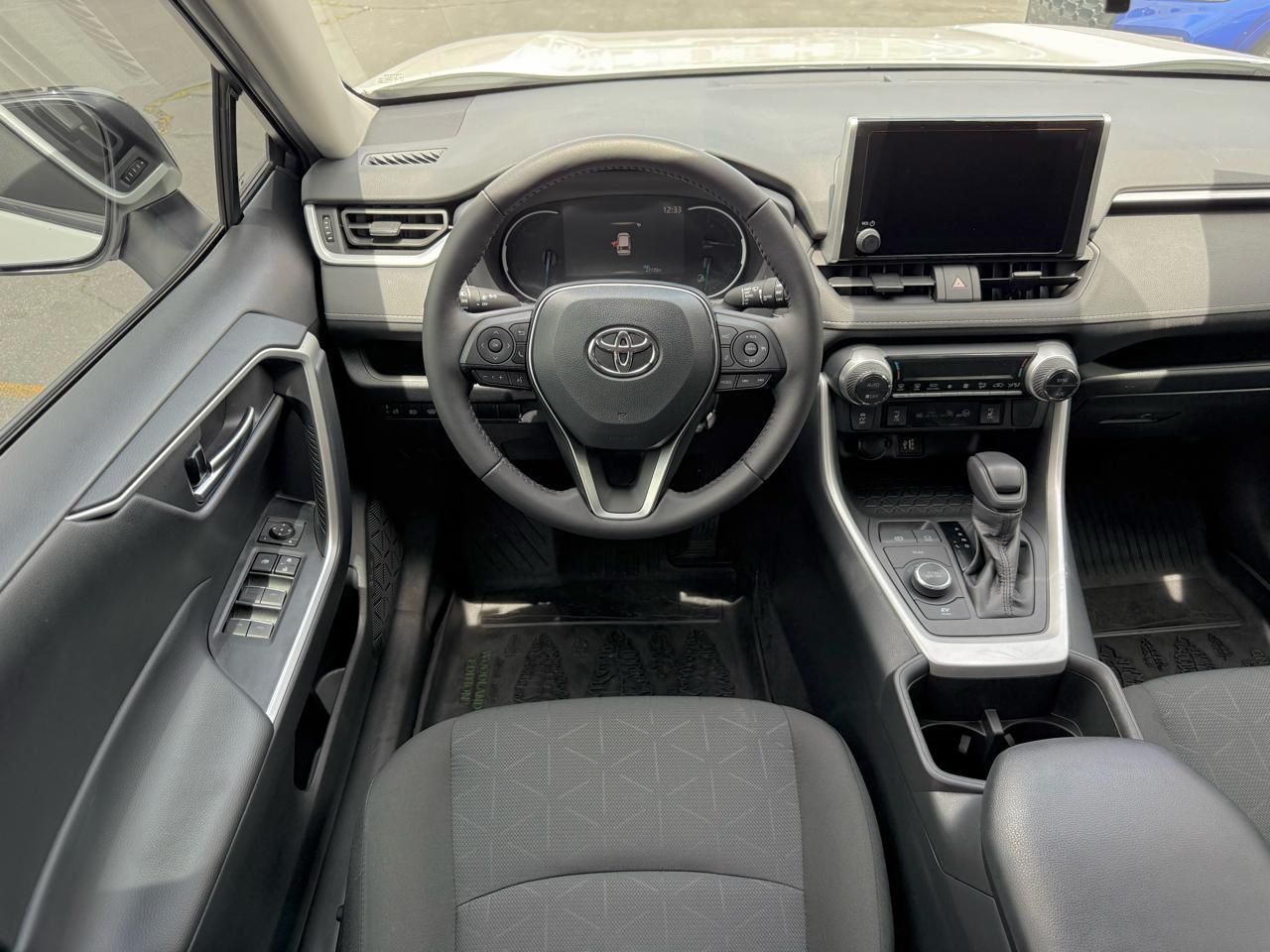 Main image 3