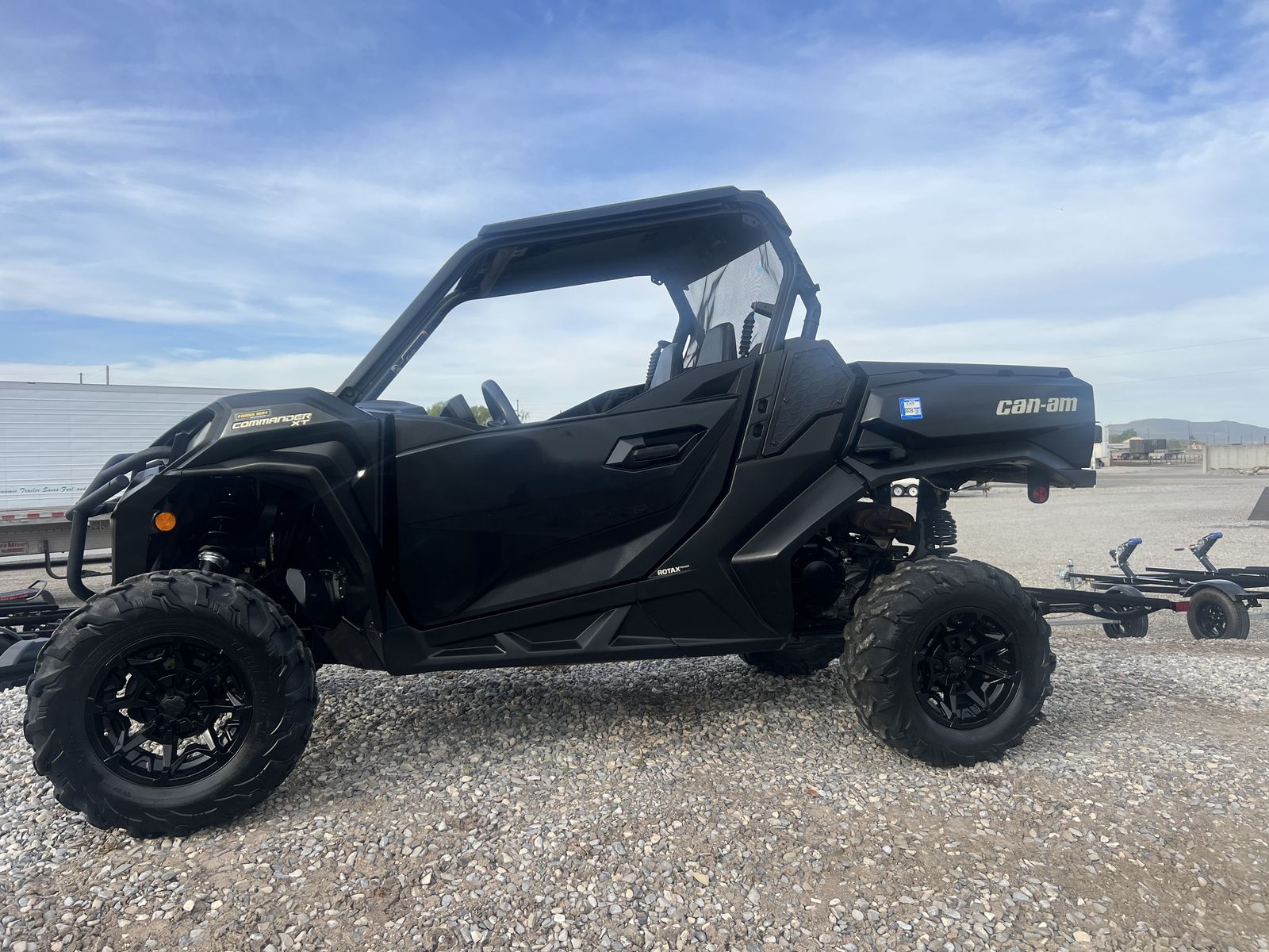 2023 Can-Am Commander 700 XT