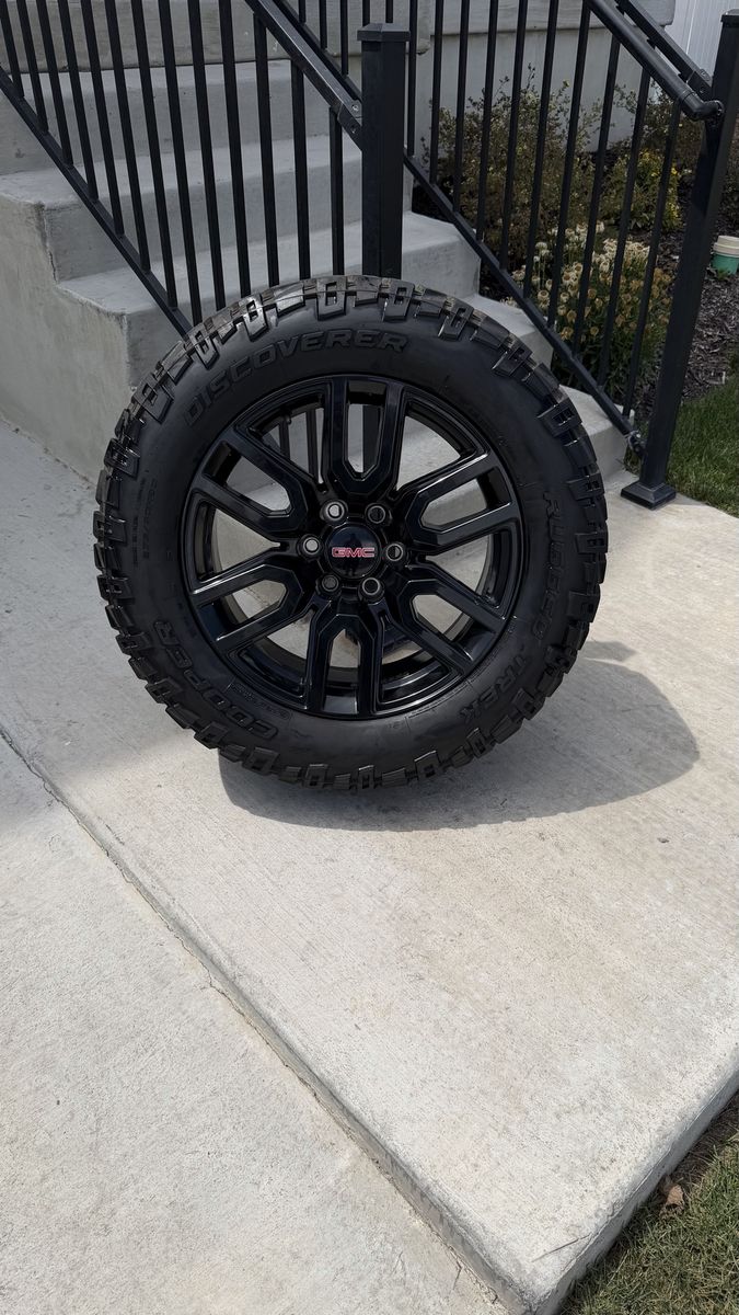 Gmc Sierra 1500 AT4 Rims and Tires 275/60R20 Cooper Discoverer Rugged Trek Like new