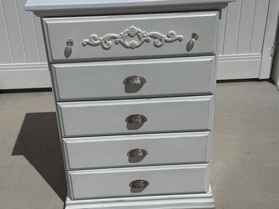Solid Wood 5-Drawer Dresser – White