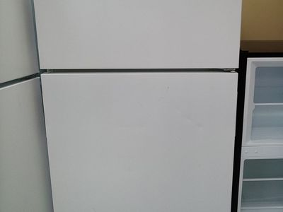 18 cf Top Freezer Refrigerator~90 Day Guarantee