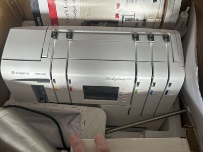 Husqvarna Viking Huskylock s25 Overlock Serger