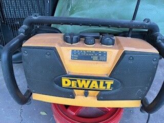 DeWalt AM/FM RADIO
