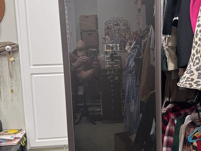 Samsung Bespoke AirDresser – Steam closet. Refresh, Sanitizer