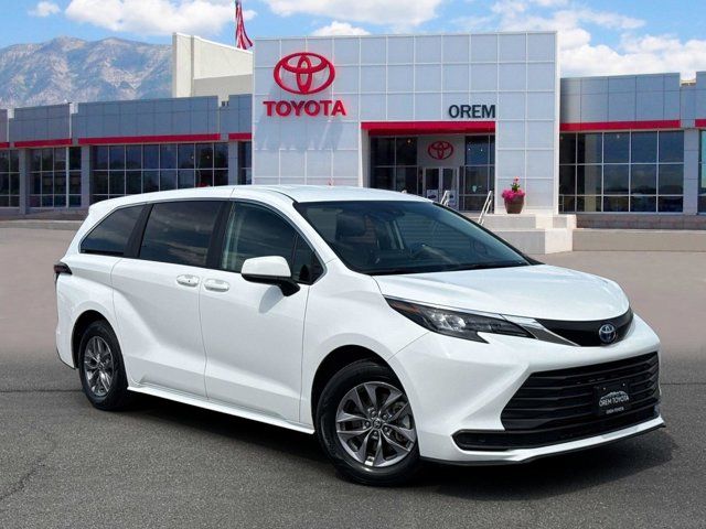 2024 Toyota Sienna LE 8-Passenger