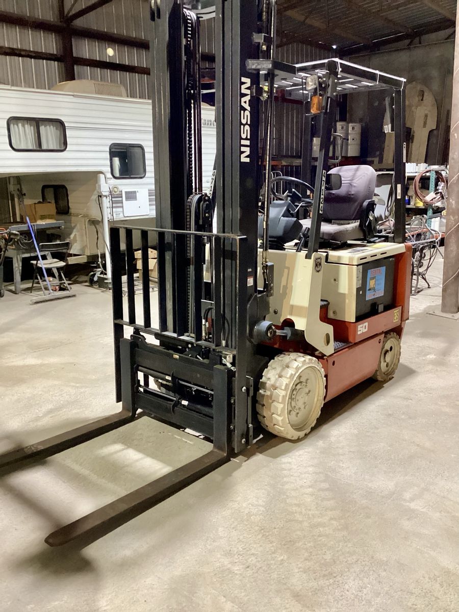 Nissan Forklift Electric 5,000 lbs Electric Warehouse