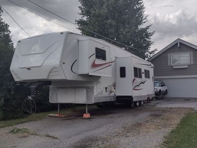 2007 Attitude Eclipse 37ft 3axle toyhauler